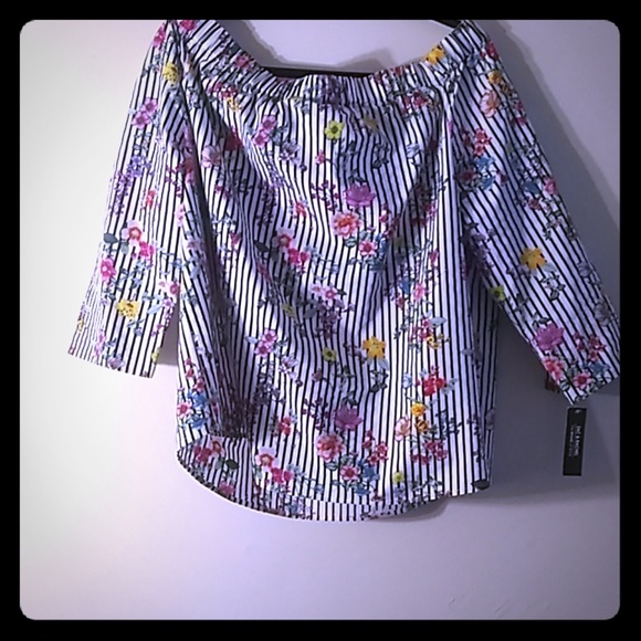 Zac & Rachel Tops - Zac& Rachel off the shoulder 3/4 sleeve shirt
